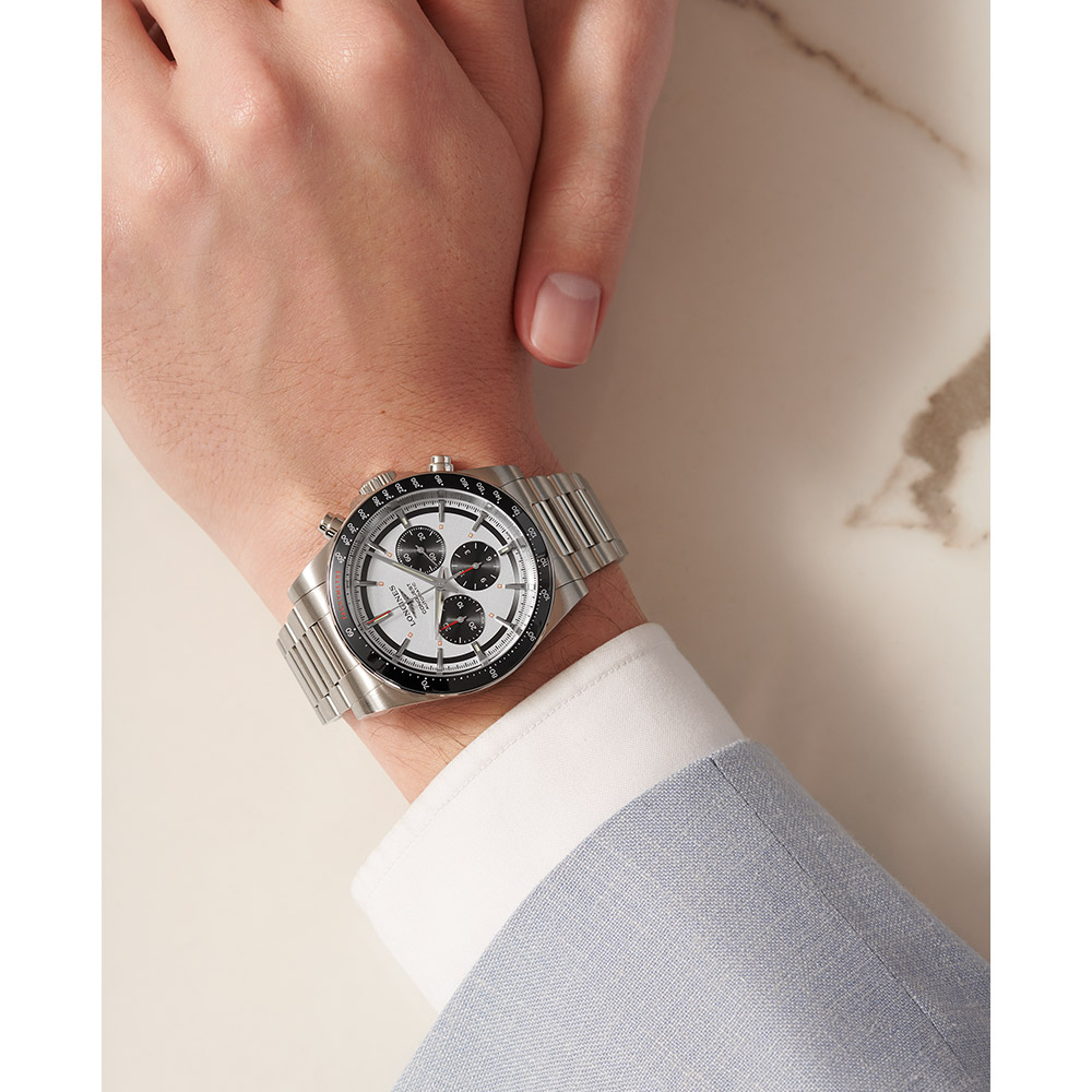 Conquest Chronograph details 1